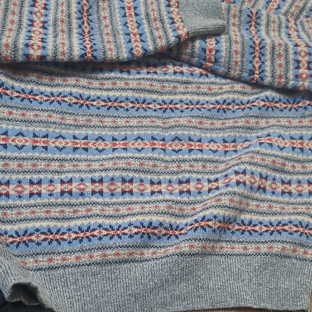 J. Crew Gray and Blue Patterned Crewneck Sweater used‎ good conditio zise L.